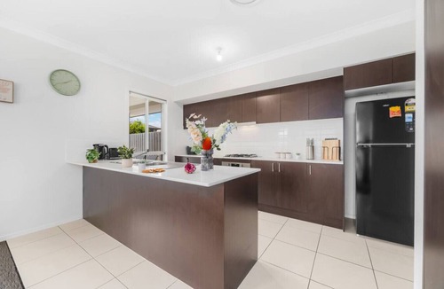 Schofields House | Peaceful Schofields 5BRNear StationGarage