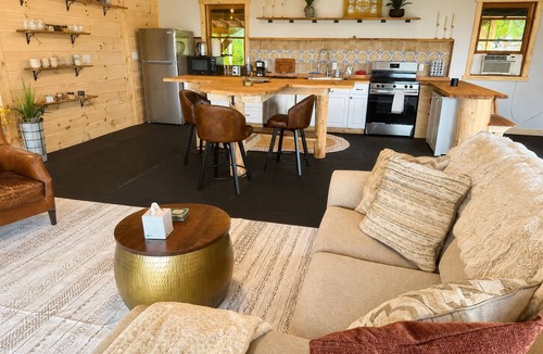 Morrisville Cottage | Peaceful studio-style cottage with mountain views just four minutes from Stowe