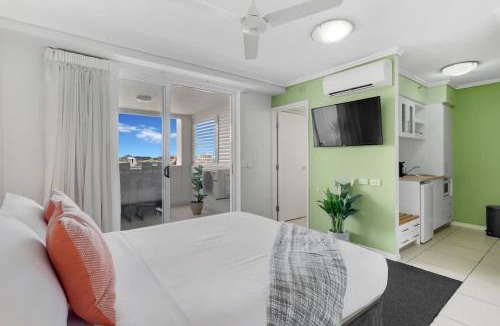 Cairns Central Business District Hotel | Peak Studio - Highview Haven across Shopping Centre