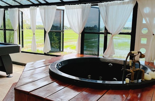 Ratchaburi Hotel | Penguin Villa Resort & Bistro