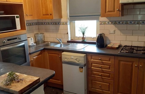 Stanley Flat Bed & Breakfast | Peppertree Corner, Clare Valley - Dog Heaven!