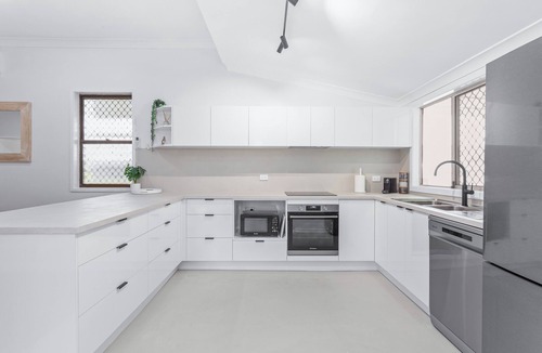 Cooee Bay House | Perfect Cooee Bay Beach Getaway!
