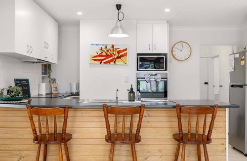 Woorim House | Pet Friendly Beachside Hideaway - Lazy on Lowry
