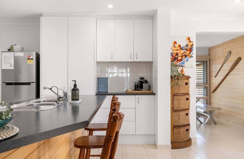 Woorim House | Pet Friendly Beachside Hideaway - Lazy on Lowry