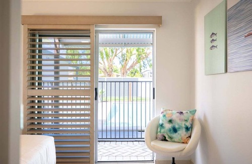 Woorim House | Pet Friendly Beachside Hideaway - Lazy on Lowry