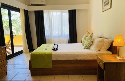 Anse Royale Hotel | Pied Dans L’eau Holiday Apartments