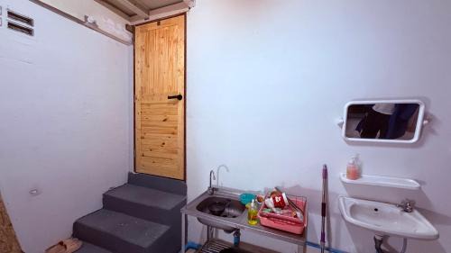 Ramkhamhaeng Hostel | Pink Kraken Hostel