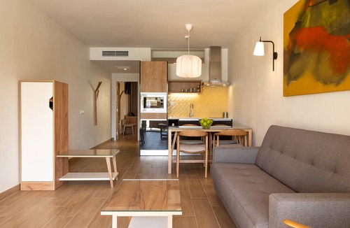 Luz Apartment | Pleasant Stay! Kitchenette, Pool, Pets Allowed, Near Boavista Golf Course!