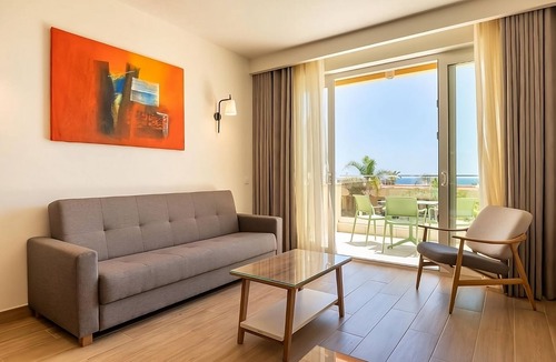 Luz Apartment | Pleasant Stay! Kitchenette, Pool, Pets Allowed, Near Boavista Golf Course!
