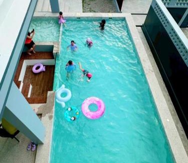 Samut Sakhon Bed & Breakfast | Pool villa Cream Darin