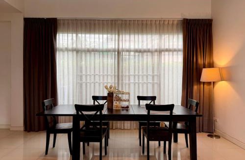 Phlabphla Villa | Pool Villa Ramkhamhaeng 9