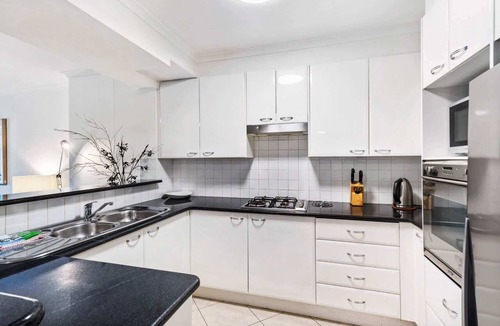 Pyrmont Apartment | Poolside 2-Bed Haven, Walk to City Centre