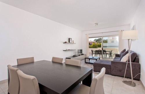 Vale de Parra Apartment | Poolside Albufeira Apartment by Ideal Homes