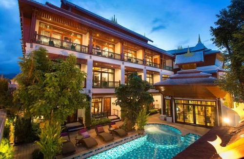 Old City House | Poolside King Retreat | Direct Access & Spa Bath