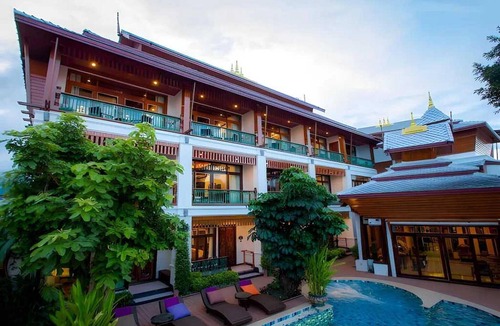 Old City House | Poolside King Retreat | Direct Access & Spa Bath