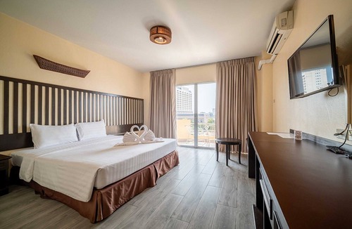 Central Pattaya House | Premiere Double Stay | Relax in Seaside Luxury