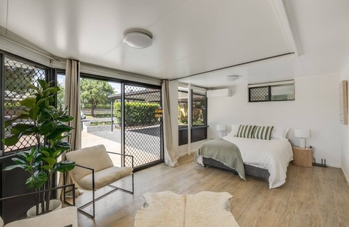 East Toowoomba House | Prime Stay – Steps from St Vincent’s & Grammar!