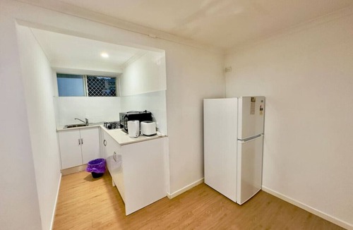 Macgregor Apartment | Prime1BR Near Transport & Retail