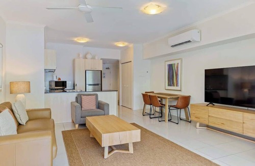 Palm Cove Apartment | Primrose at Amphora Resort—Breezy Beachfront Bliss