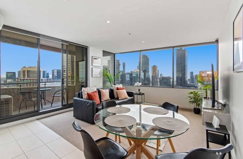 Melbourne Central Business District Apartment | Pristine 2-Bed Central Apartment with City Views