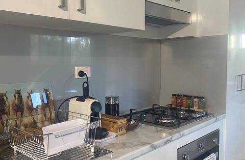 Glenthorne Cottage | Private Couples Retreat, Relax and Recharge!