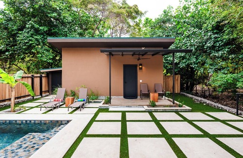Potrero Cabin | Private Tropical Villa with Backyard Pool Fast WiFi Self Check-In
