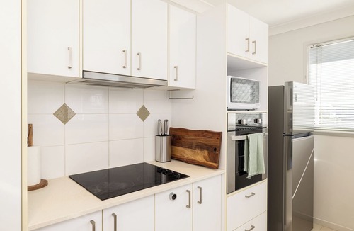 Rocklea Apartment | Private Rocklea 2BR | Parking | Kitchen | 119D2