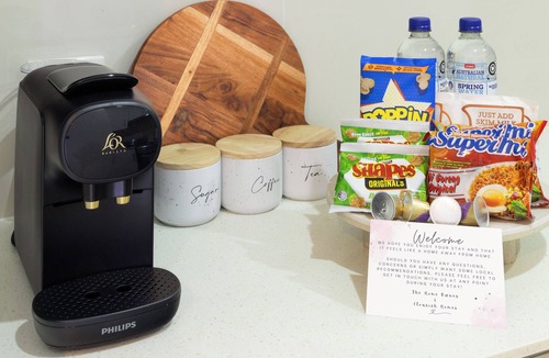 Rocklea Apartment | Private Rocklea 2BR | Parking | Kitchen | 119D2