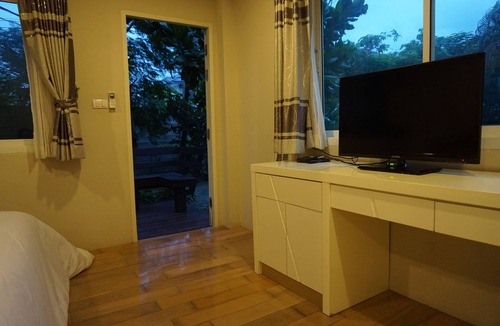 Saphan Sung House | Private Room in Ramkamhaeng 118, includes airport transport & personal training