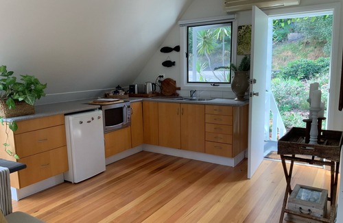 Pretty Beach Central Coast Apartment | Private separate stylish spacious couples retreat . Tree canopy and water views