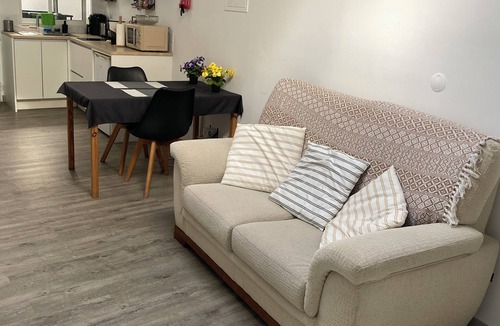 Ericeira Apartment | Private studio with AC, kitchen and laundry near Ericeira