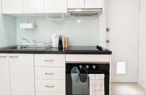 Pyrmont Apartment | Pyrmont NSW - Stylish 2 Bedroom Apartment with Balcony