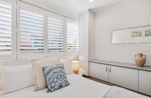 Alexandra Headland Apartment | Quaint 2-Bed Beach Abode with Ocean Views