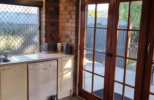 Kuluin Apartment | Quaint studio with AC in friendly Kuluin neighborhood