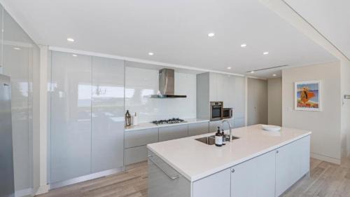 Avoca Beach House | Quarterdeck 1 - Luxury Apartment Suits 2 Families