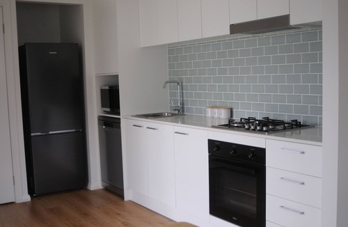 North Boambee Valley Apartment | Quiet and private guesthouse close to CBD, golf course, beaches and stadium.