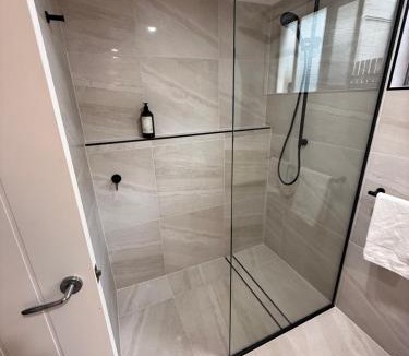 North Ward Apartment | Quiet and tropical 3 bedroom holiday unit within walking distance to the Strand and Stadium -non smoking property-