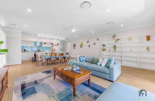 Hornsby House | Quiet and warm 4 Bedrooms in Hornsby