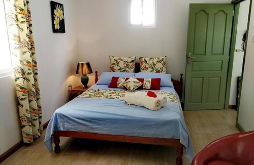 Anse Boileau Bed & Breakfast | Quiet, cozy with a great view! (Breakfast Included)
