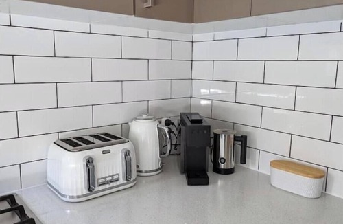Currambine House | Quiet Location Walk to train and superarket, 5 minute drive to beach