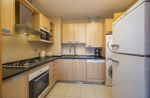 Areias de Sao Joao Apartment | Quinta da Barracuda Upper Floor Stylish 1-bed Apartment 200 metres from Beach