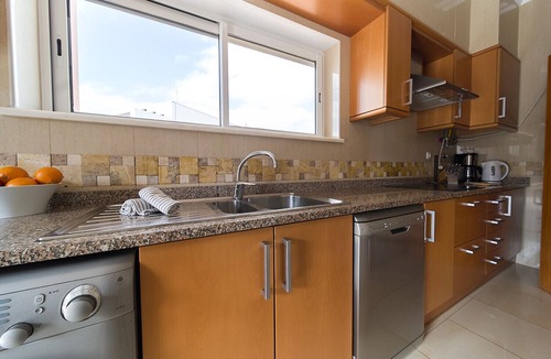 Albardeira Villa | Quinta Marina with sea views, private pool and garden