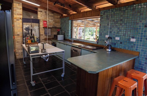 Anna Bay House | Quirky 4-bedroom home with gardens, wildlife, privacy, peace - 4 mins to beaches