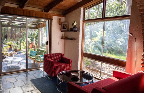 Anna Bay House | Quirky 4-bedroom home with gardens, wildlife, privacy, peace - 4 mins to beaches