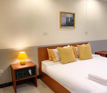 Racha Thewa Hotel | Rafael Hotel and Mansion Bangkok