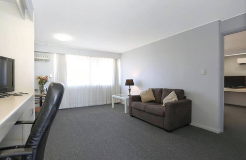 West Mackay Hotel | Reef Resort By Coastal Letting