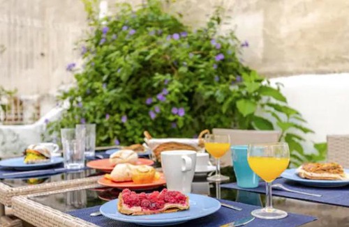 Cova da Piedade Apartment | Refreshed apartment with private garden