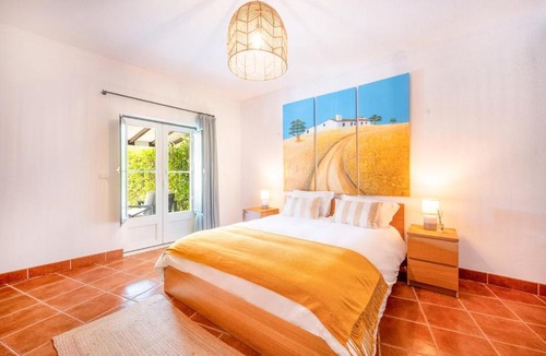 Ponte de Sor House | Refreshing poolside escape in Ponte de Sor