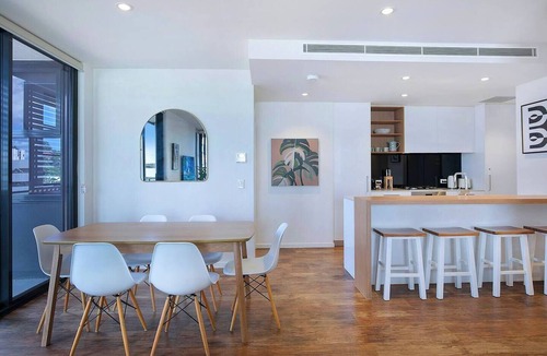 Toowong Apartment | Regatta Hideaway A Breezy Balcony Residence