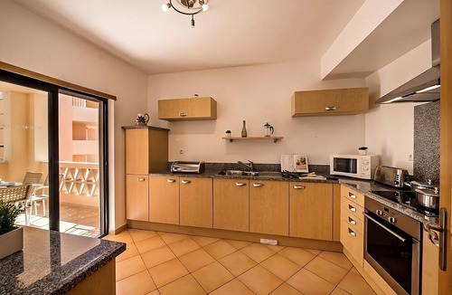 Praia da Luz Hotel | Relax and Unwind! Full Kitchen, Indoor & Outdoor Swimming Pools, Free Parking!